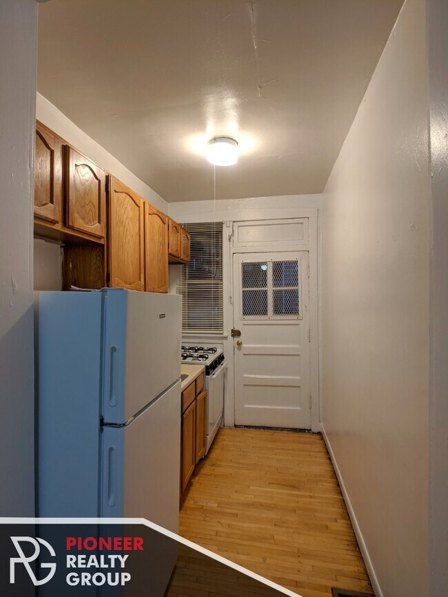 Foto del edificio - 634 W Barry Ave