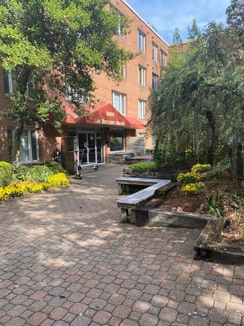 Foto del edificio - 2400 41st St NW