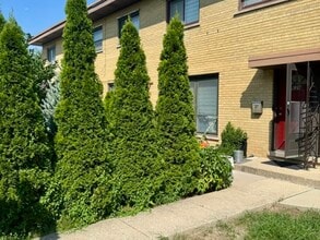 Building Photo - 639 Maple Ct
