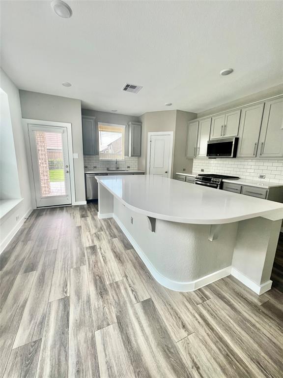 Foto del edificio - 8034 Whisper Grove Dr