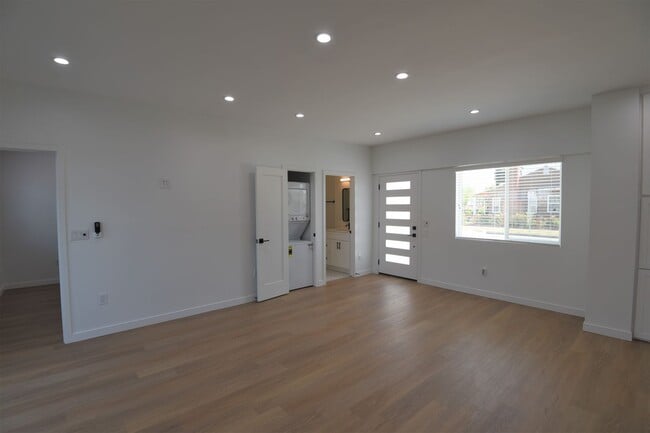 Building Photo - 5915 Fair Ave