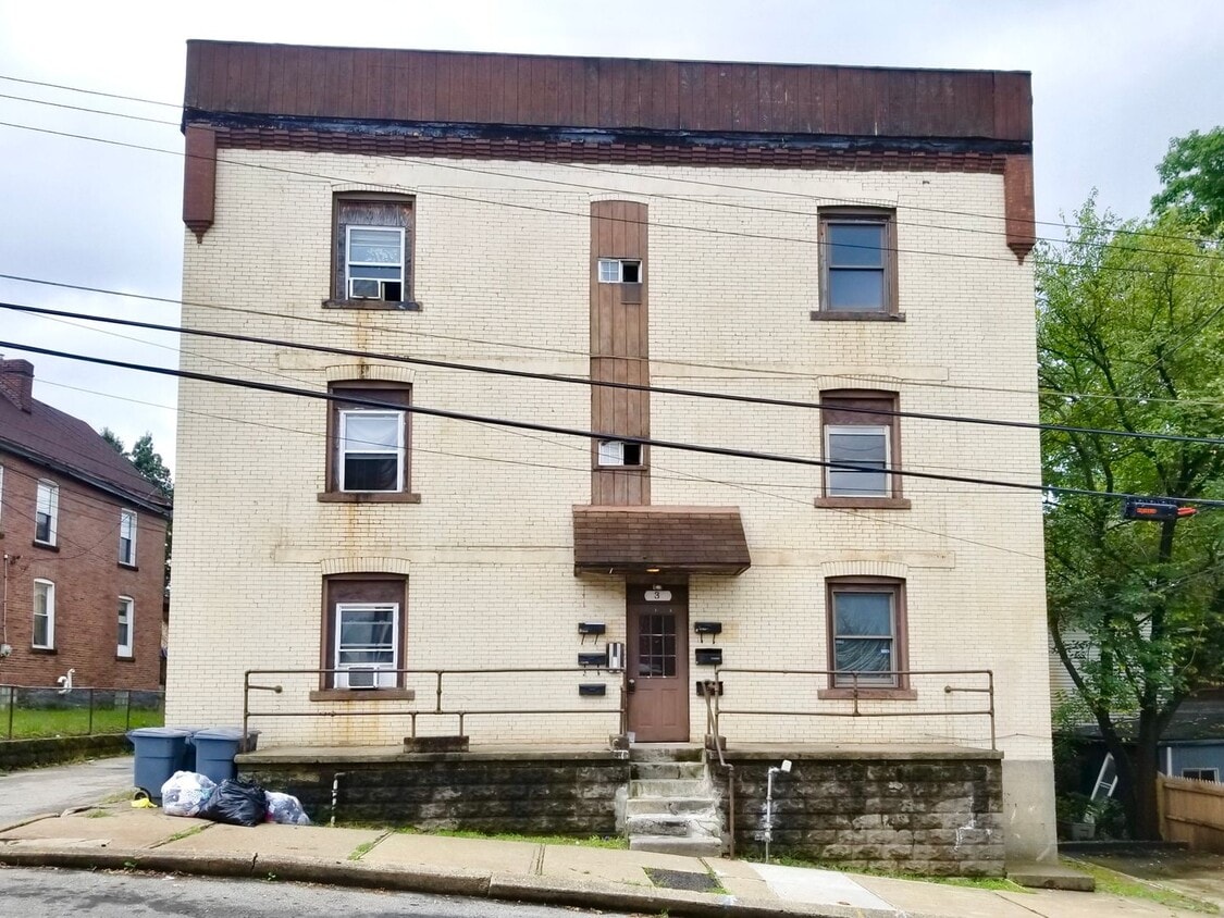1 Camp Ave Unit 6, Braddock, PA 15104 Room for Rent in Braddock, PA