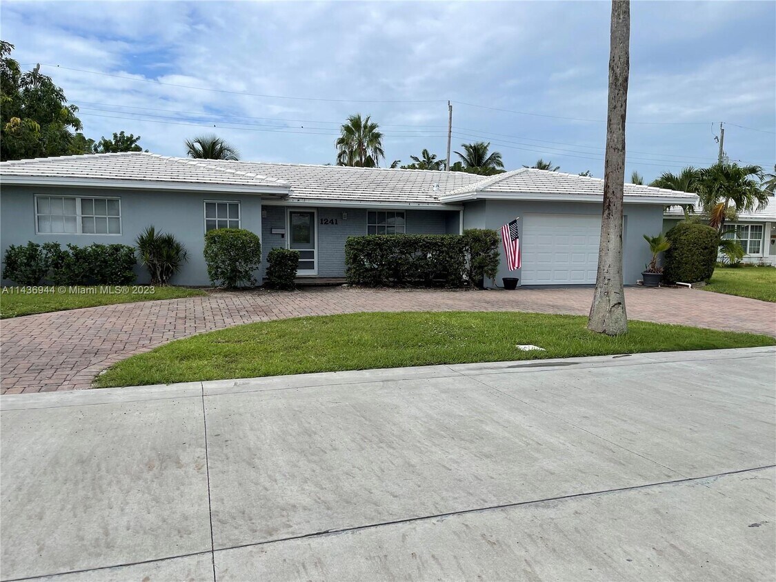 1241 Manor Dr, West Palm Beach, FL 33404 House Rental in West Palm