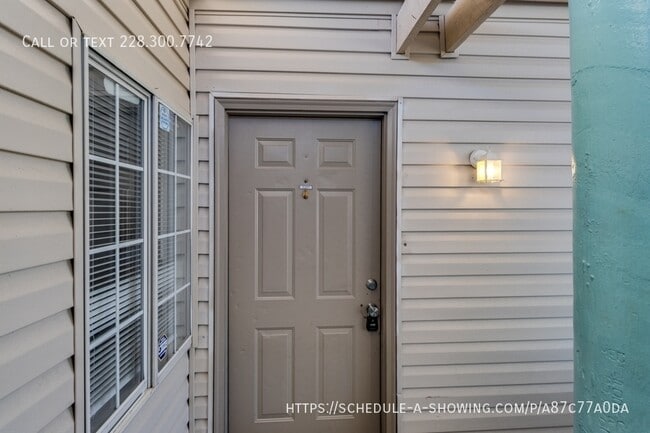 Foto del edificio - 245 Mc Donnell Ave