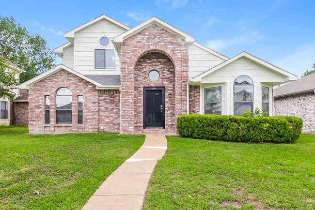 Building Photo - 1411 Sandalwood Dr