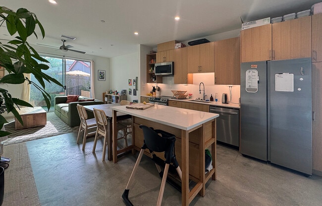 Building Photo - 2284 India St