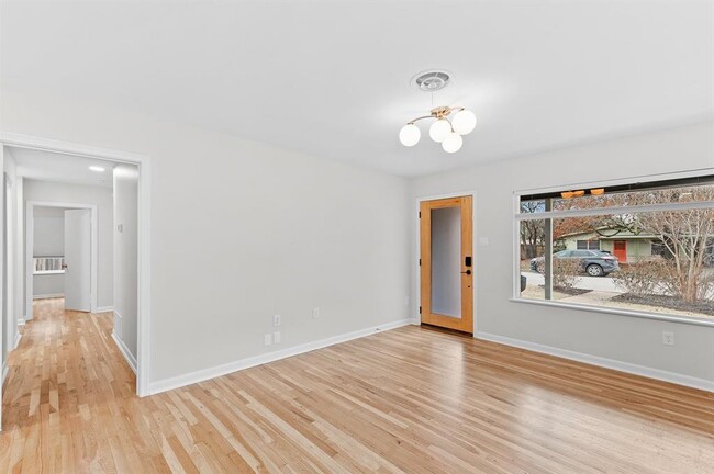 Building Photo - 1310 Dwyce Dr