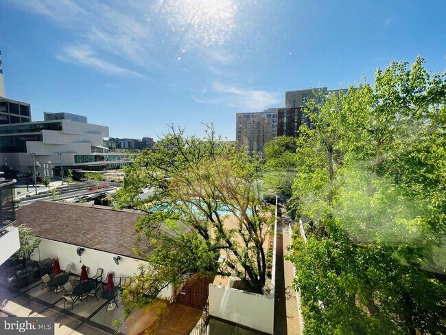 Building Photo - 1530 Key Blvd
