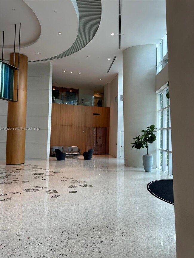 Foto del edificio - 1000 South Pointe Dr