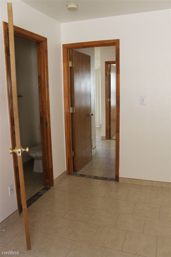 Building Photo - 2306 S Espina St
