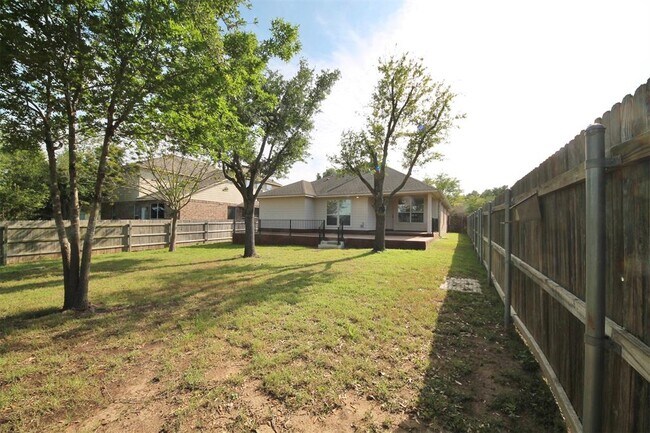 Foto del edificio - 3608 Pine Needle Cir