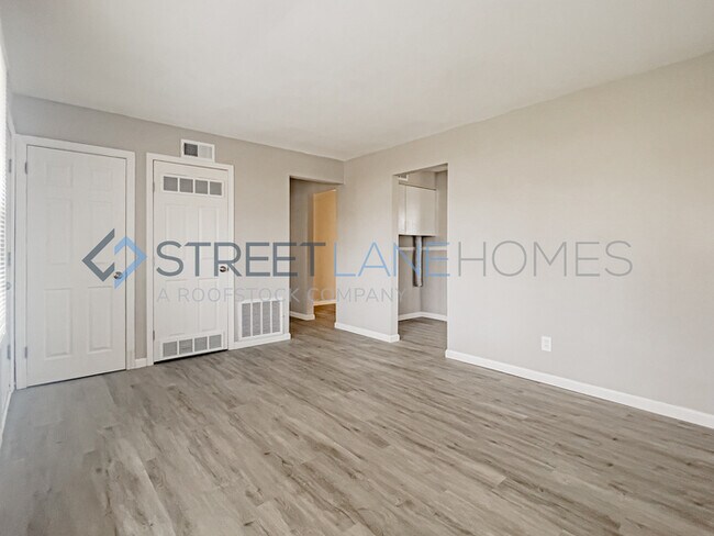Building Photo - NOW OFFERING $250 OFF FIRST FULL MONTH IF ...