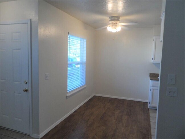 Building Photo - 1332 Glen Oaks Ct