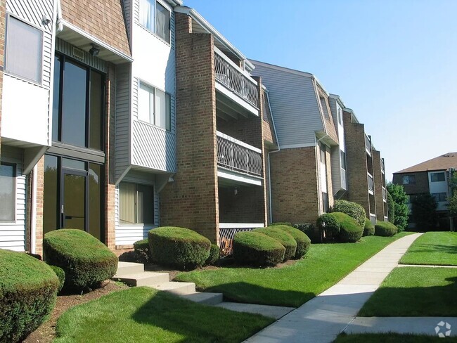 Building Photo - 905 Edison Glen Ter