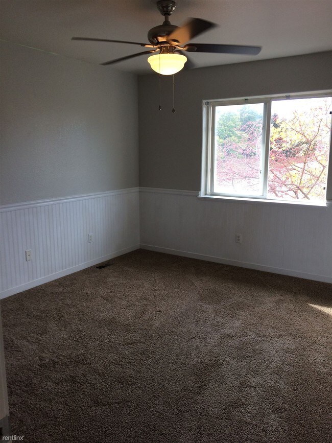 Building Photo - 515 Ridgeview Dr