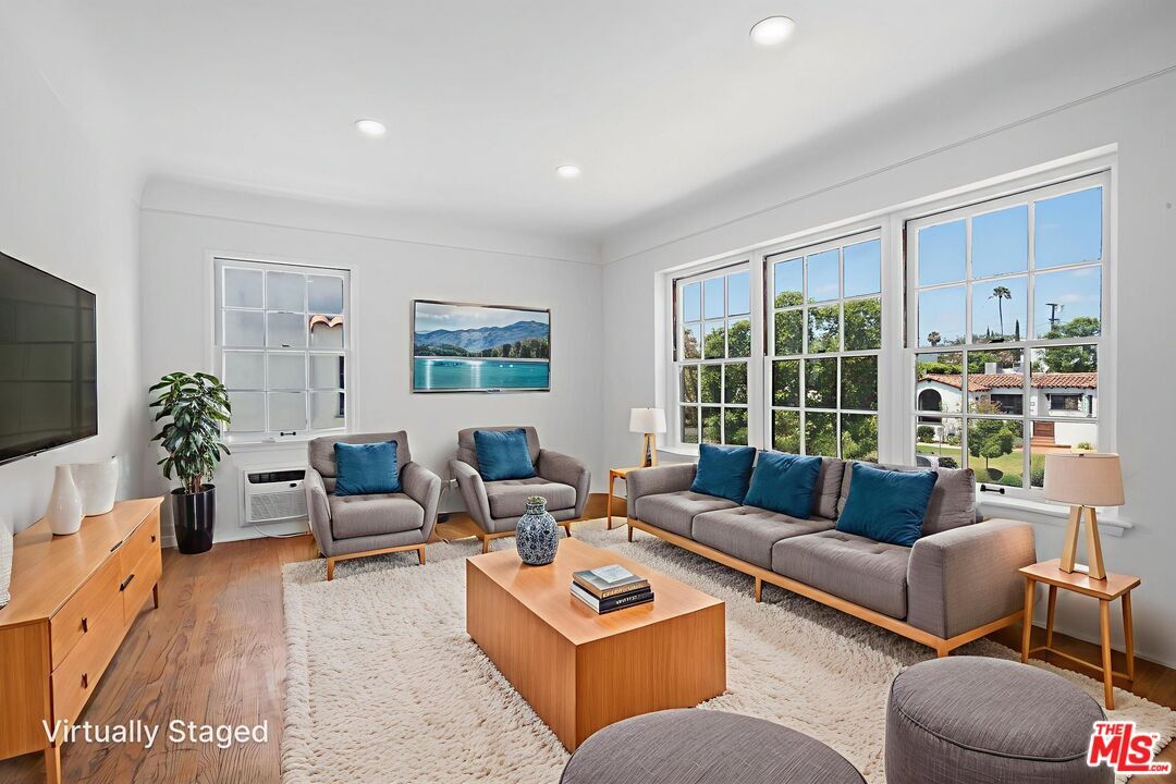 Foto principal - 1558-1558 S Genesee Ave