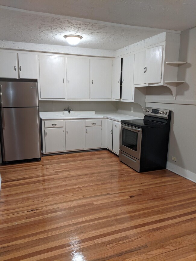 Building Photo - 706 Market St