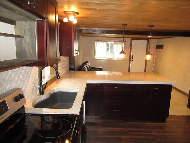Building Photo - Cozy Cottage in Columbia Falls