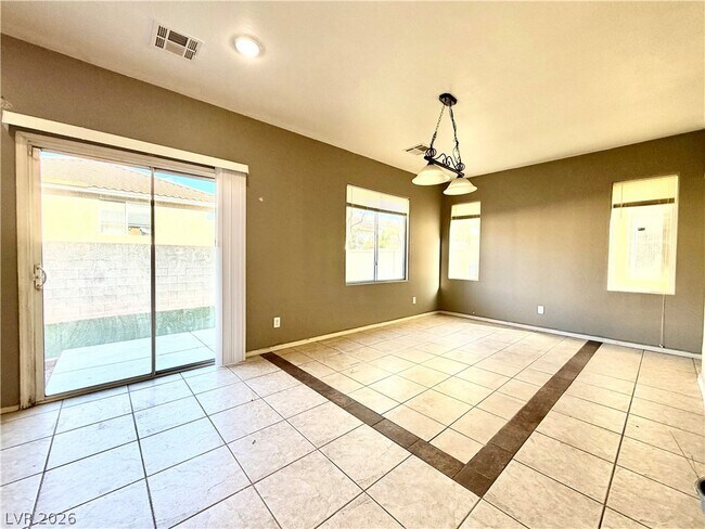 Foto del edificio - 890 Sheerwater Ave