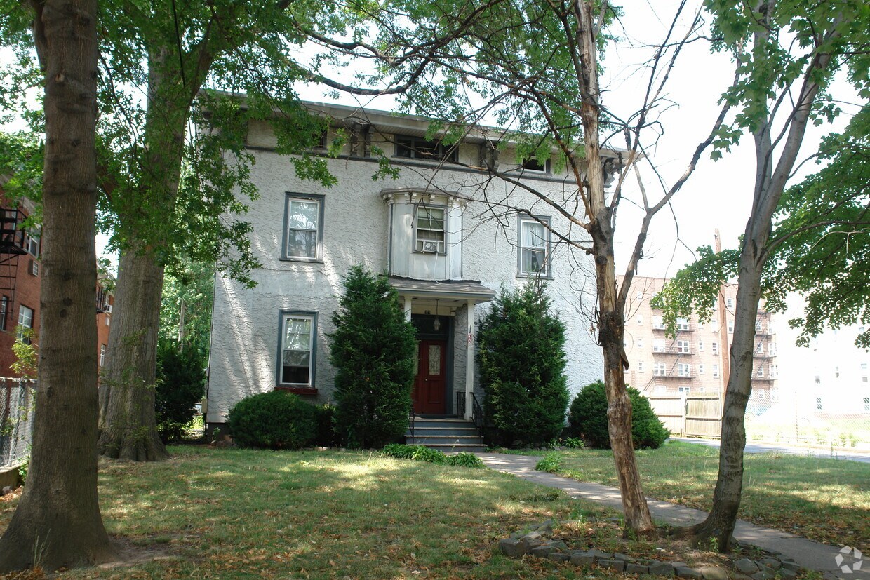 Foto principal - 323 W Jersey Ave