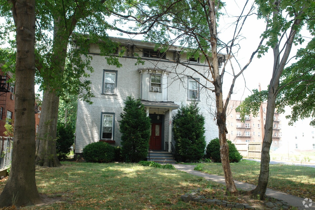 Primary Photo - 323 W Jersey Ave