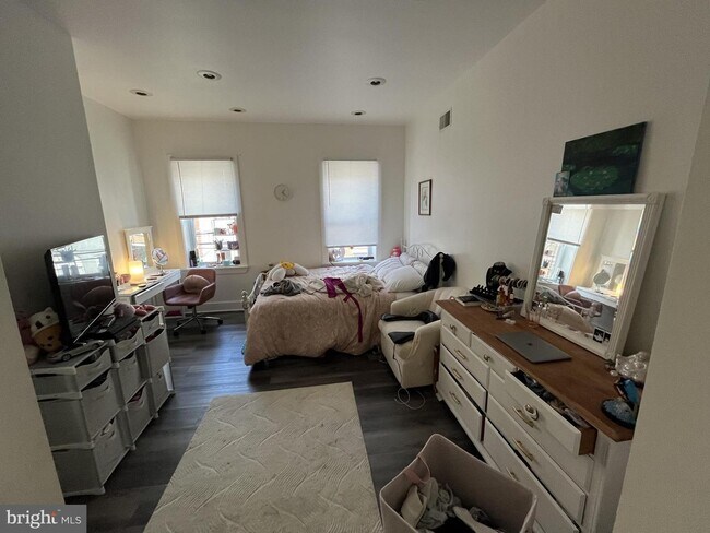 Building Photo - 1704 Arlington St