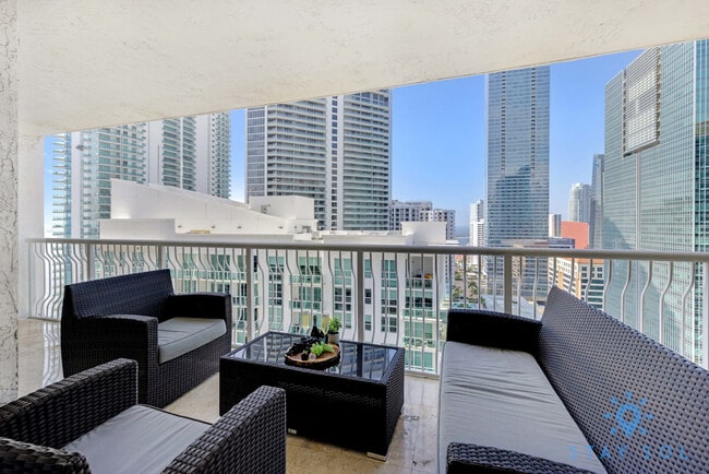 Building Photo - 1200 Brickell Bay Dr