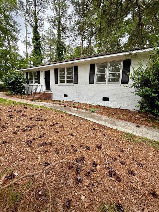 Foto del edificio - 4158 Log Cabin Dr