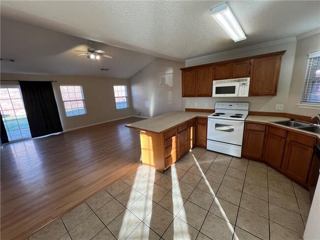 Foto del edificio - 235 Ravenwood Blvd