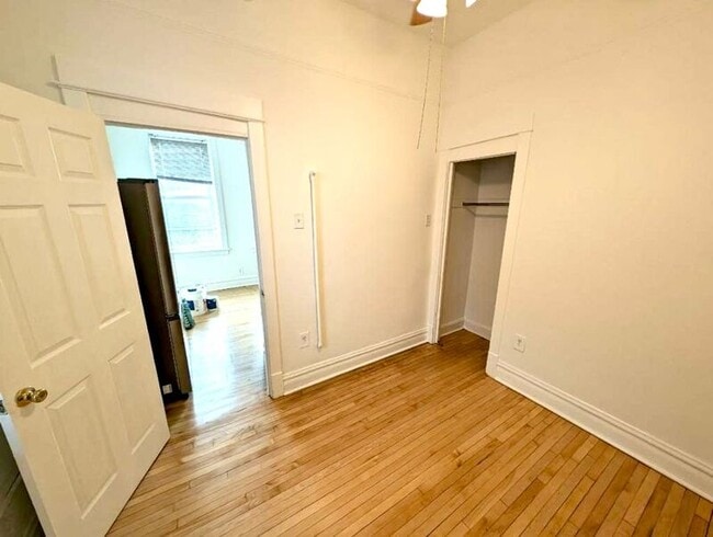 Building Photo - 2303 S Oakley Ave