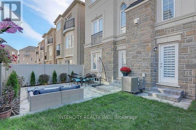 Building Photo - 280 Oxford St