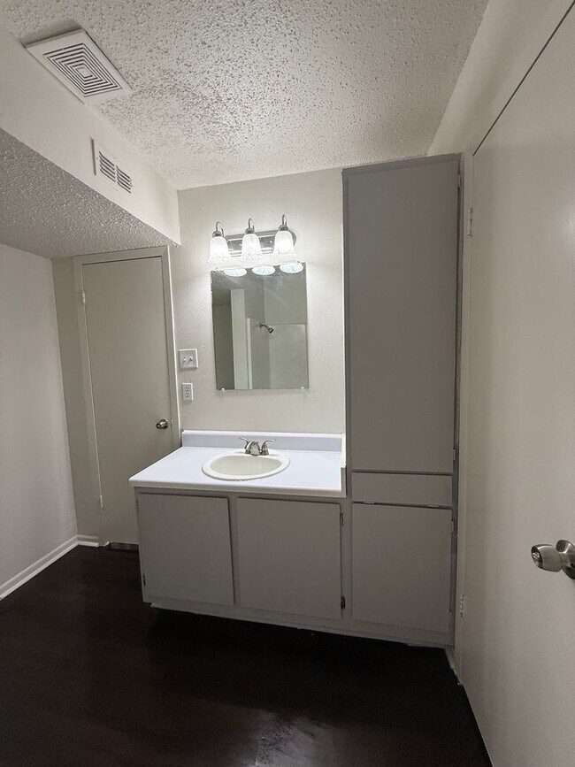 Foto del edificio - For Rent – 1 Bedroom, 1 Bath Apartment in McGregor, TX