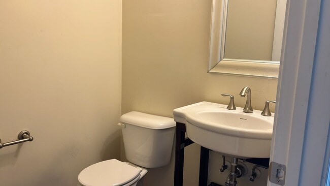 Building Photo - 702 Treviso Ln