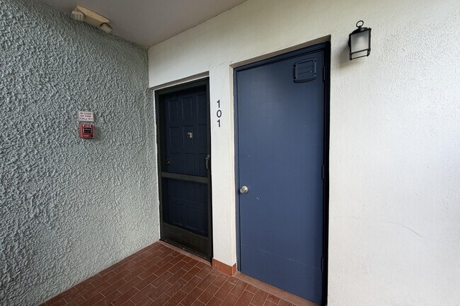 Foto del edificio - 4266 Deste Ct