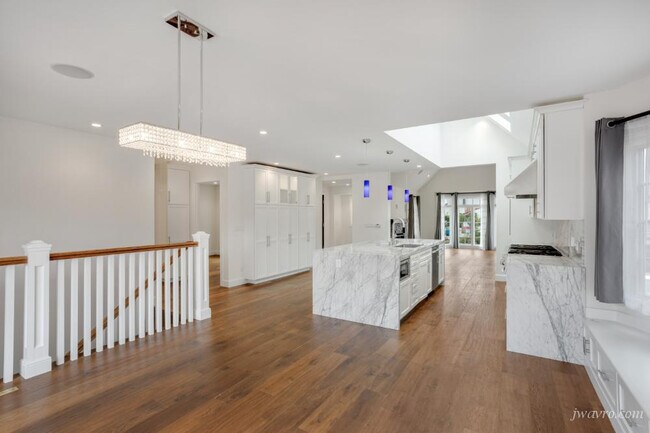 Building Photo - 66 Borica St