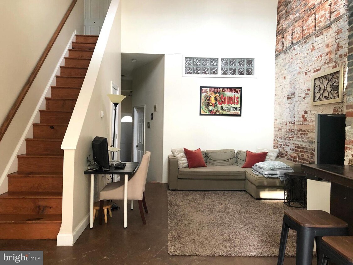 Primary Photo - 1311 Olive St