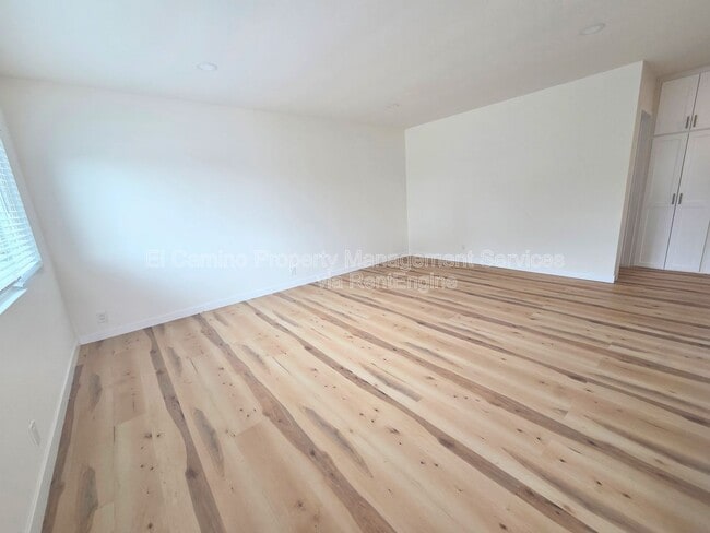 Foto del edificio - 3164 Pine Ave