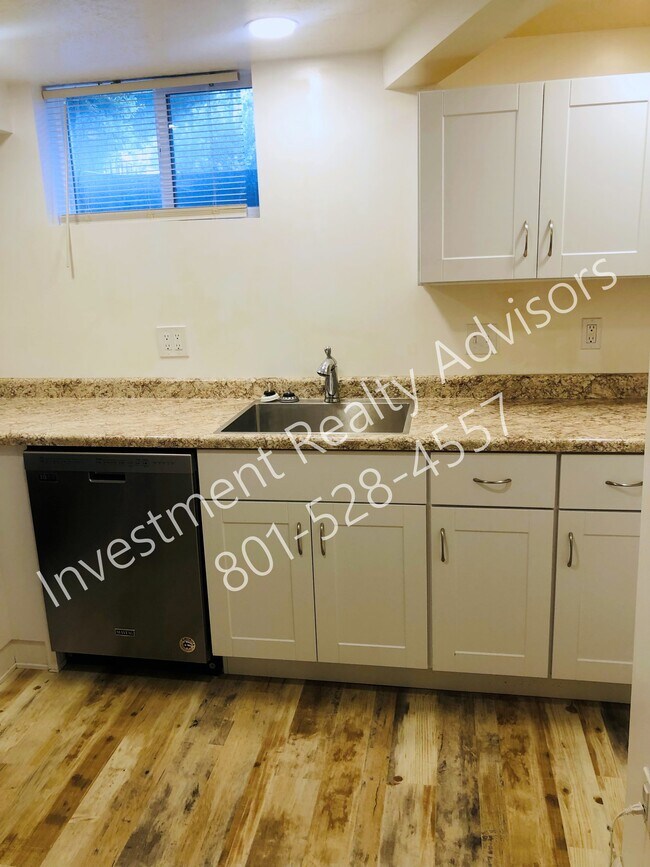 Building Photo - 574 E 200 S