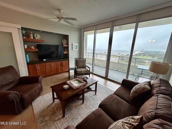 Building Photo - 2060 Beach Blvd