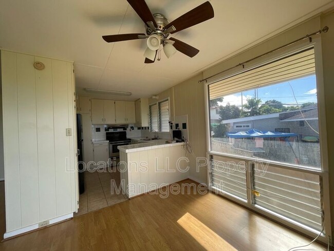 Building Photo - 1595 Makamua St