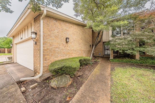 Building Photo - 3704 Hulen Park Dr