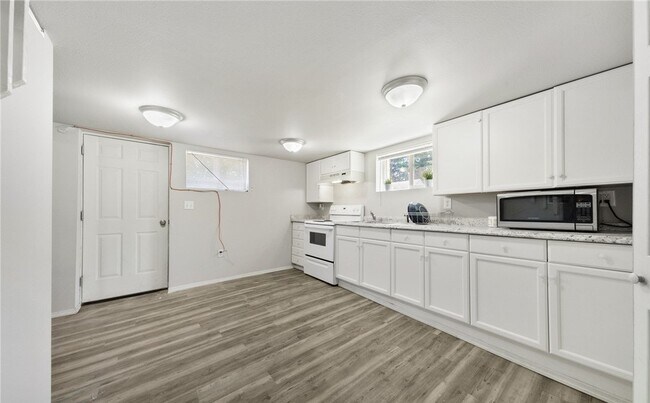 Foto del edificio - 112 East 40th Street, Unit B