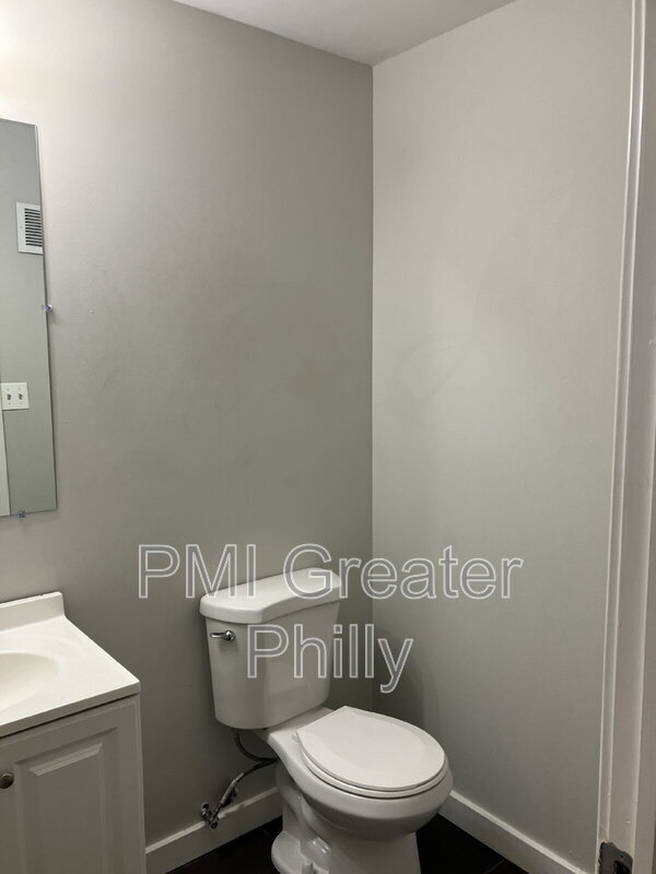 Building Photo - 332 N 62nd St