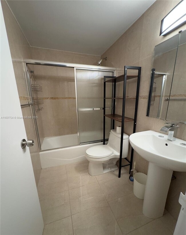 Building Photo - 825 Brickell Bay Dr