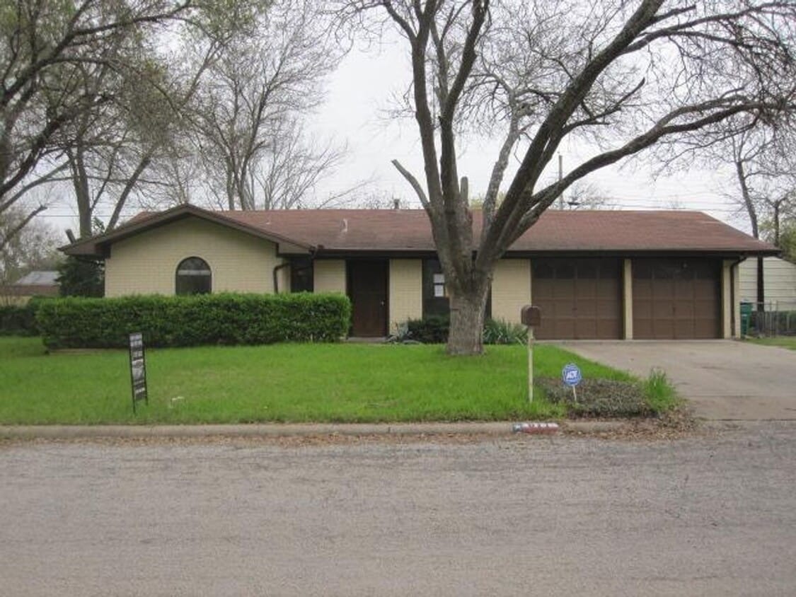 Foto principal - Charming Bel-Air Addition Home – 4BR/2BA +...