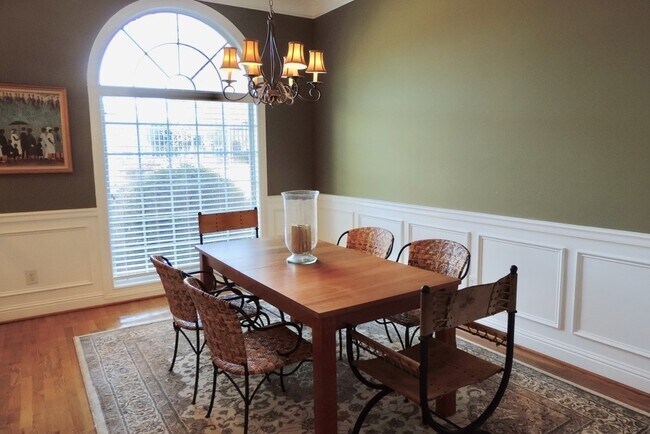 Building Photo - 1619 Rivers Edge Trl NE