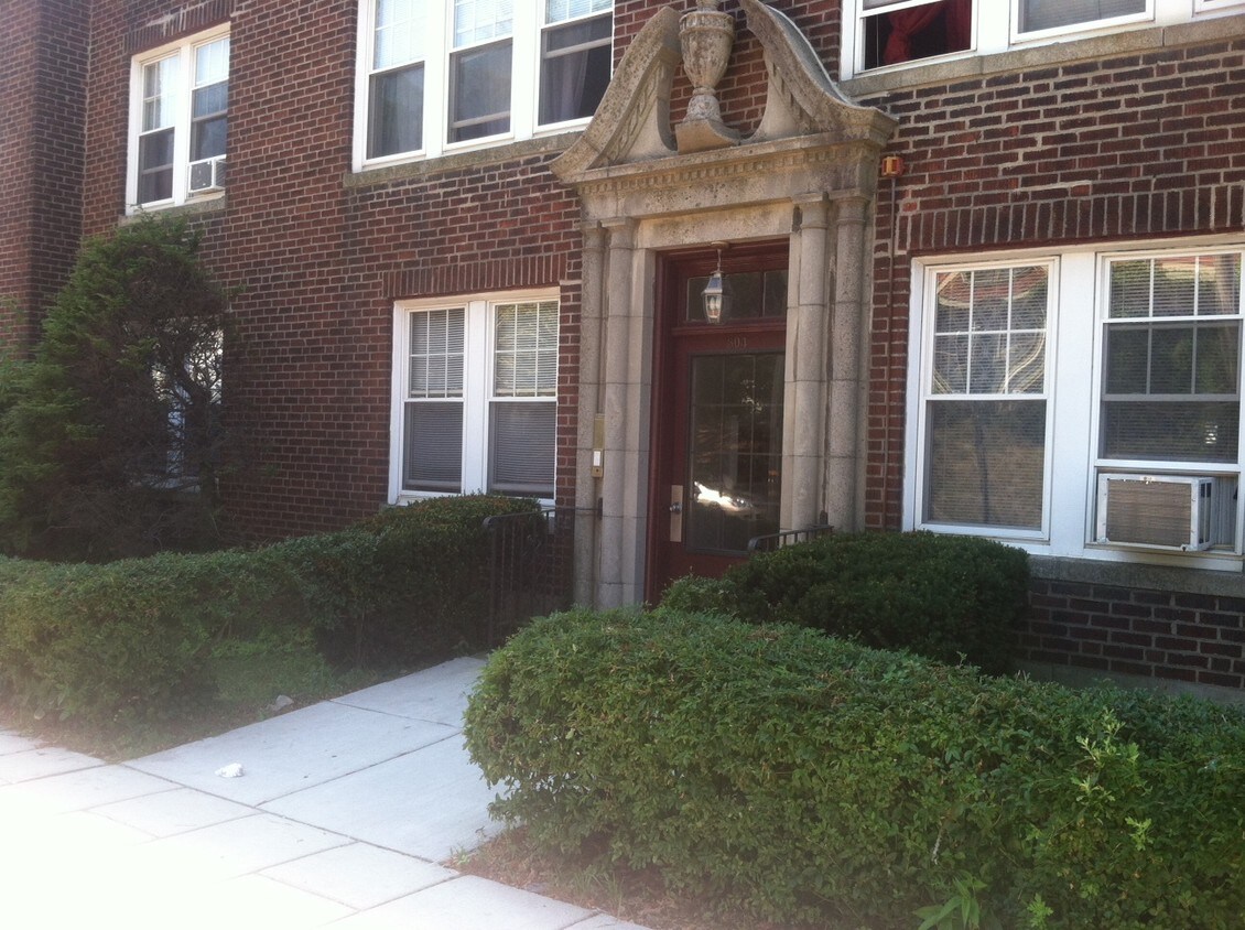 Primary Photo - 300 Washington Ave