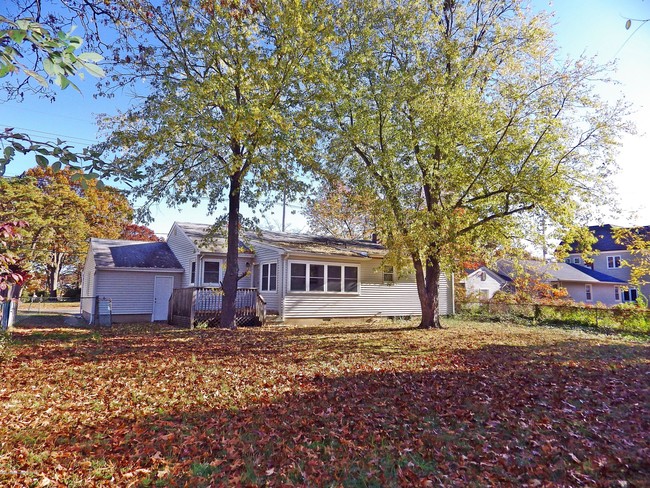 Building Photo - 3716 River Rd