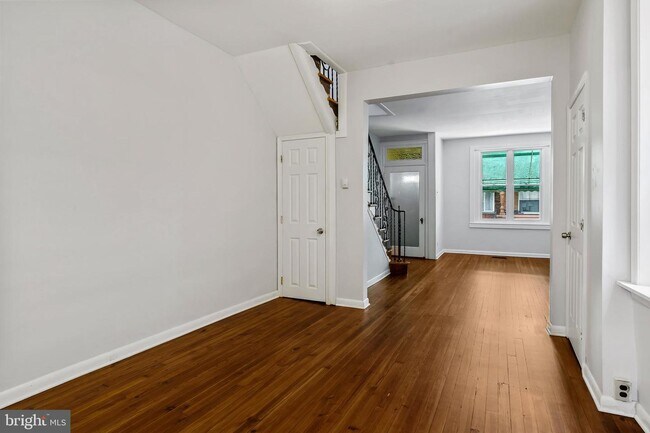 Building Photo - 2121 S 19th St