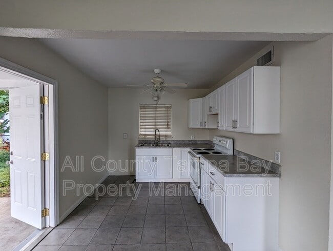 Building Photo - 1318 Divot Ln